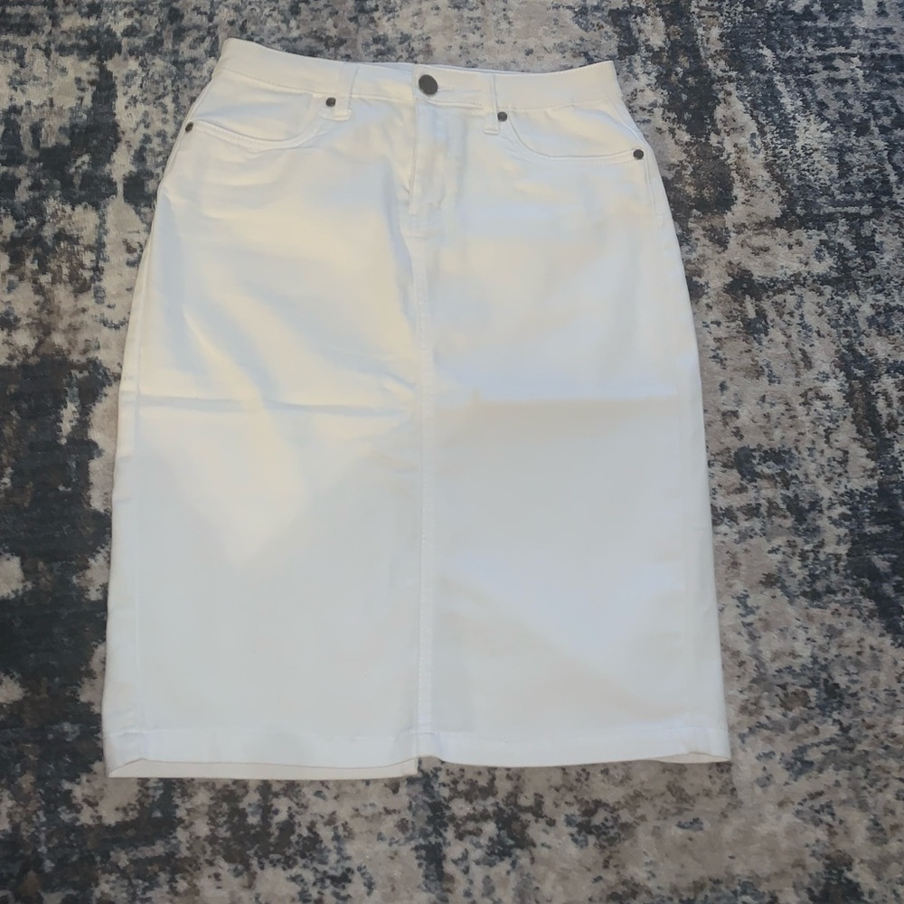 White denim skirt